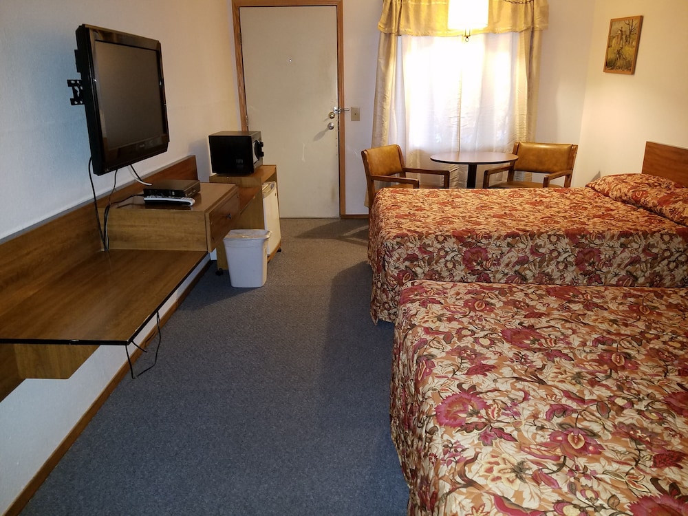 Basic Double Room, 2 Double Beds photo 2