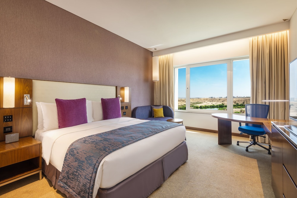 Standard Room, 1 King Bed, Garden View photo 2