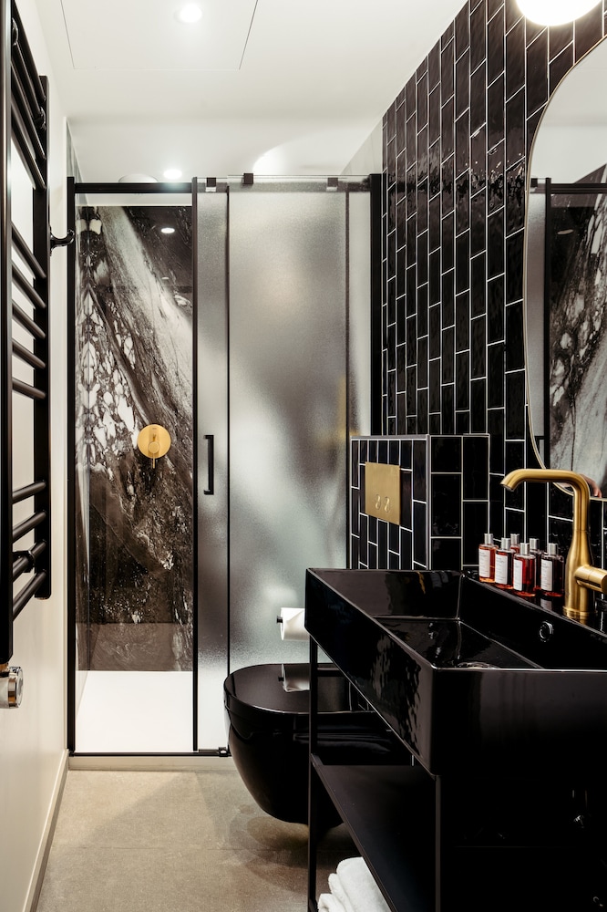 1-BR Atelier Apartment photo 2