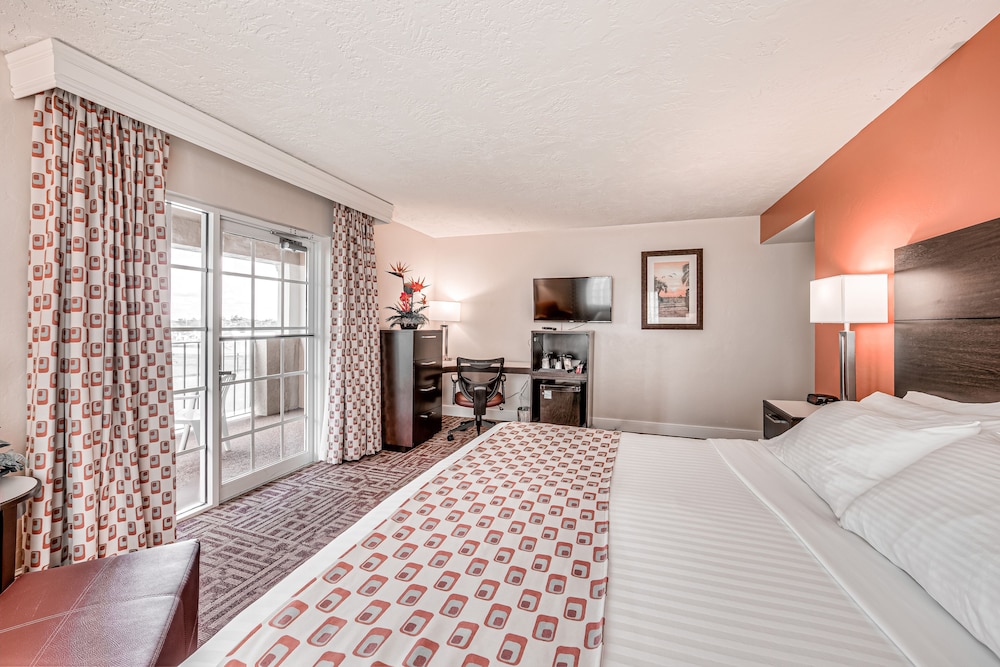 Room, 1 King Bed, Accessible (Hearing) - Photo 1