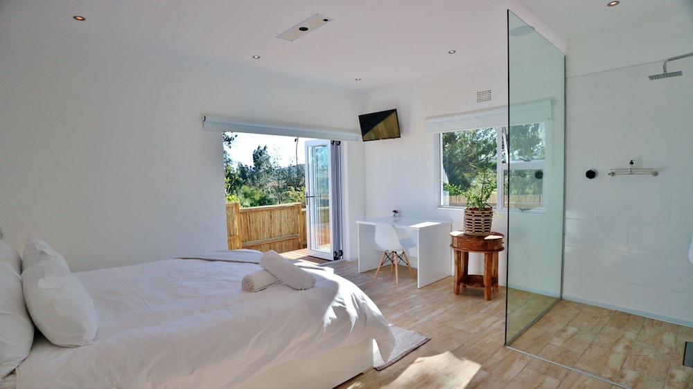 Superior Valley Facing Room with Jacuzzi photo 2