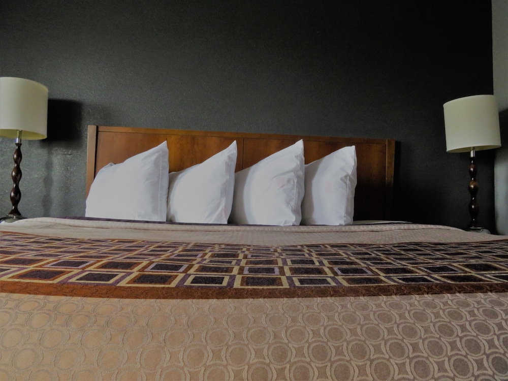 Room, 1 King Bed, Non Smoking photo 1