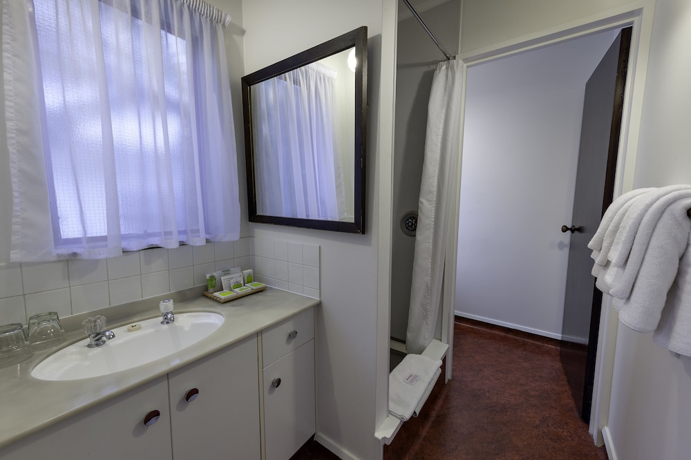 Economy Room, 1 Bedroom, Kitchen thumbnail 5