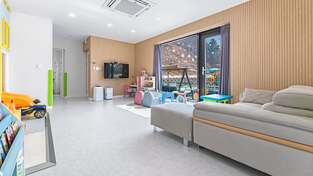 Basic Room, 2 Bedrooms (Dokchae Bdong (Hot Water Poolvilla)) photo 3