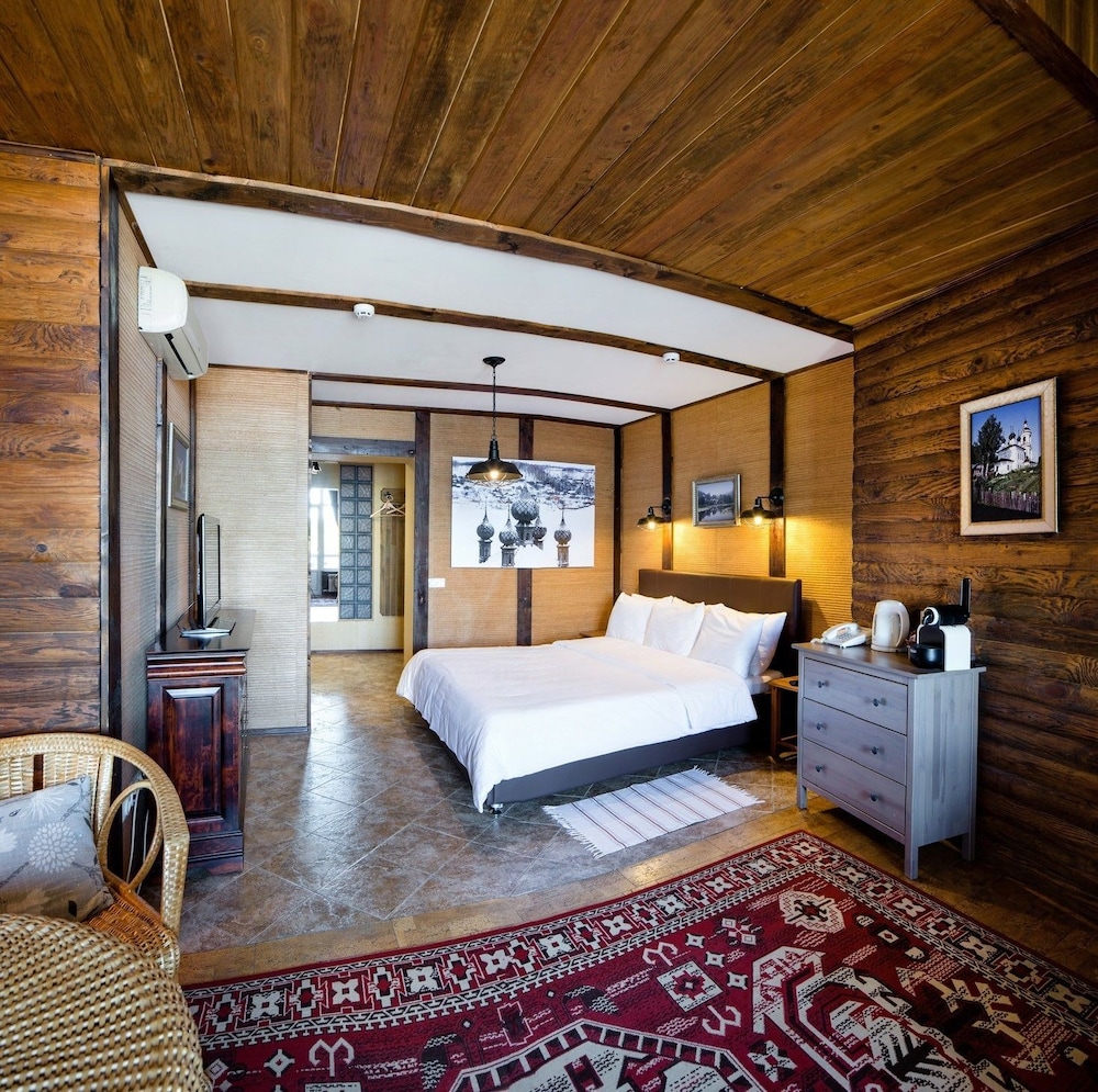 Deluxe Suite, 1 King Bed, Balcony, River View photo 3