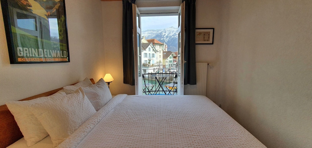 Exclusive Single Room, 1 Queen Bed, Non Smoking, Mountain View