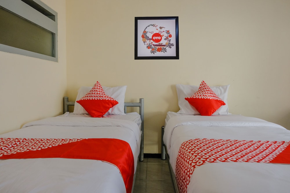 Standard Twin Room - Photo 1
