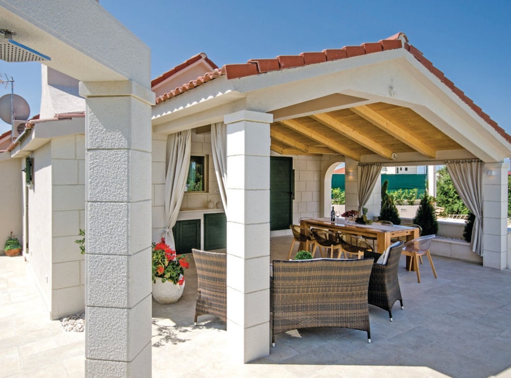 House (Holiday Home)
