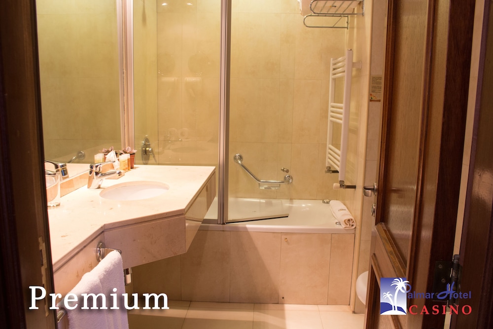 Premium Double Room, Private Bathroom photo 3