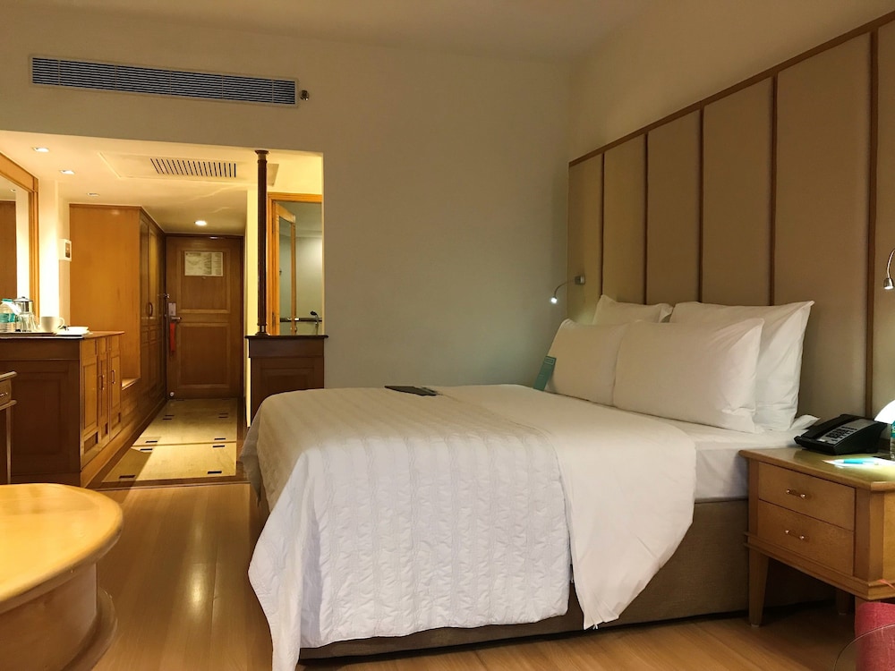 Room, 2 Twin Beds, Garden View - Photo 13