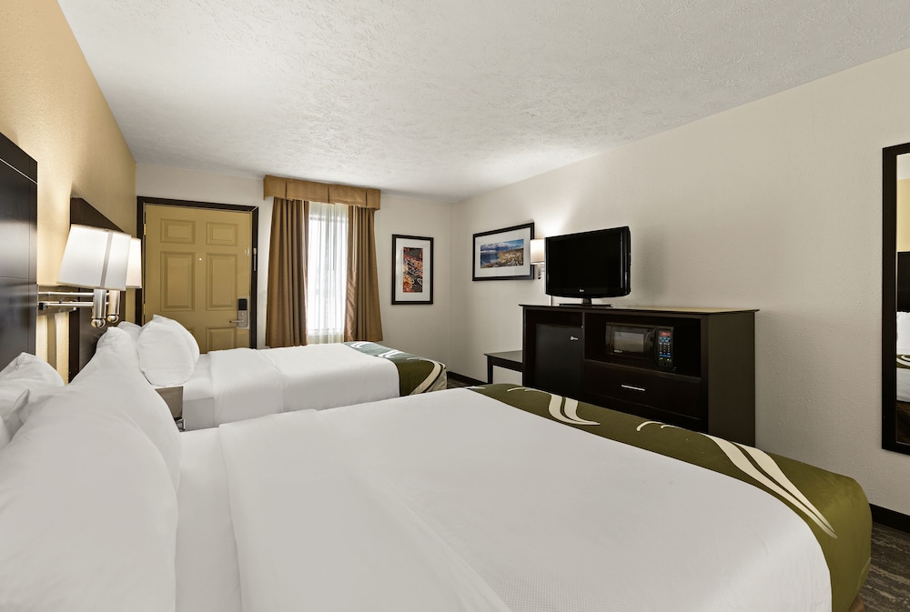 Standard Room, 2 Queen Beds, Non Smoking - Photo 2