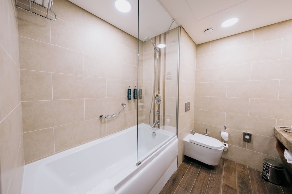 Deluxe Room, 1 Queen Bed, Bay View