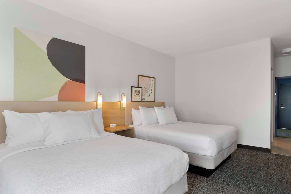 Room, 2 Queen Beds - Photo 1