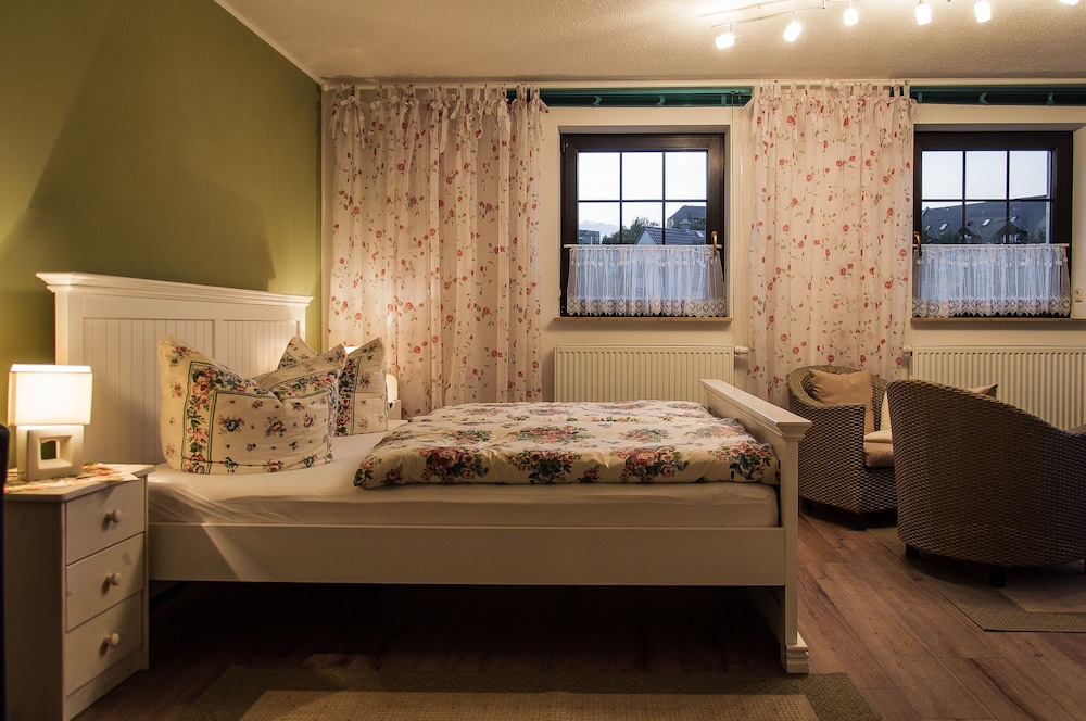 Suite, 2 Bedrooms (2)