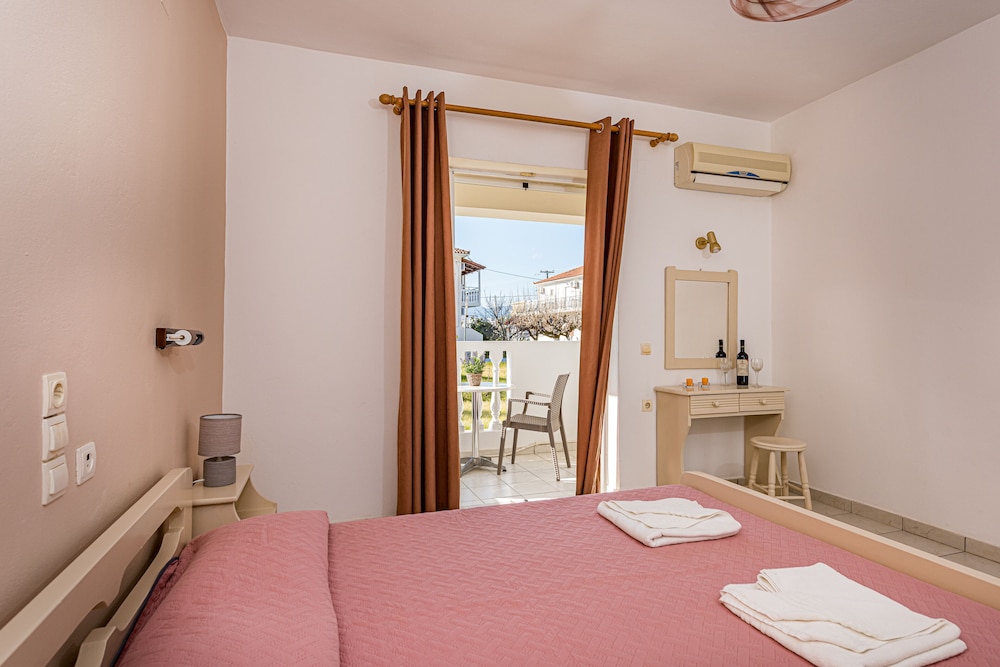 Basic Studio, 2 Twin Beds