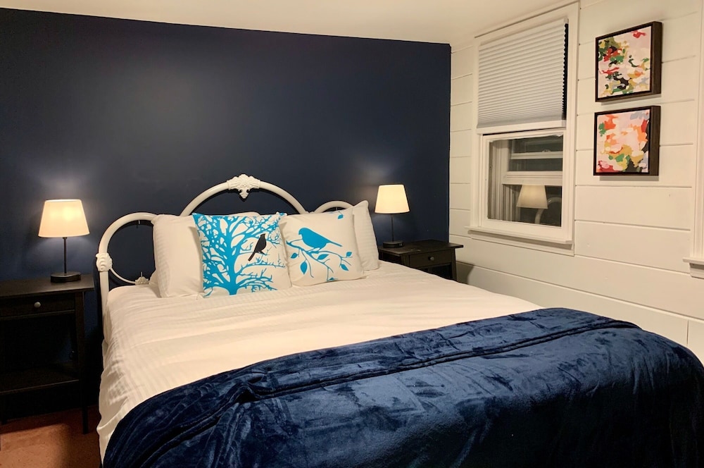 Standard Room, 1 Queen Bed (Room 3) - Photo 1