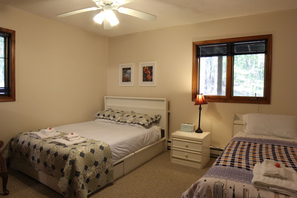 Deluxe Room, Multiple Beds, Non Smoking photo 2