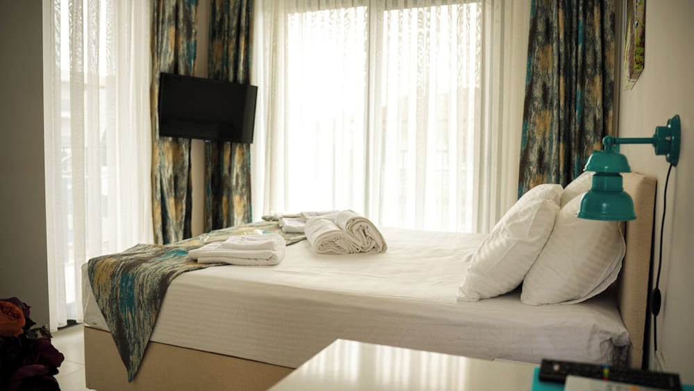 Deluxe Double Room, Pool View