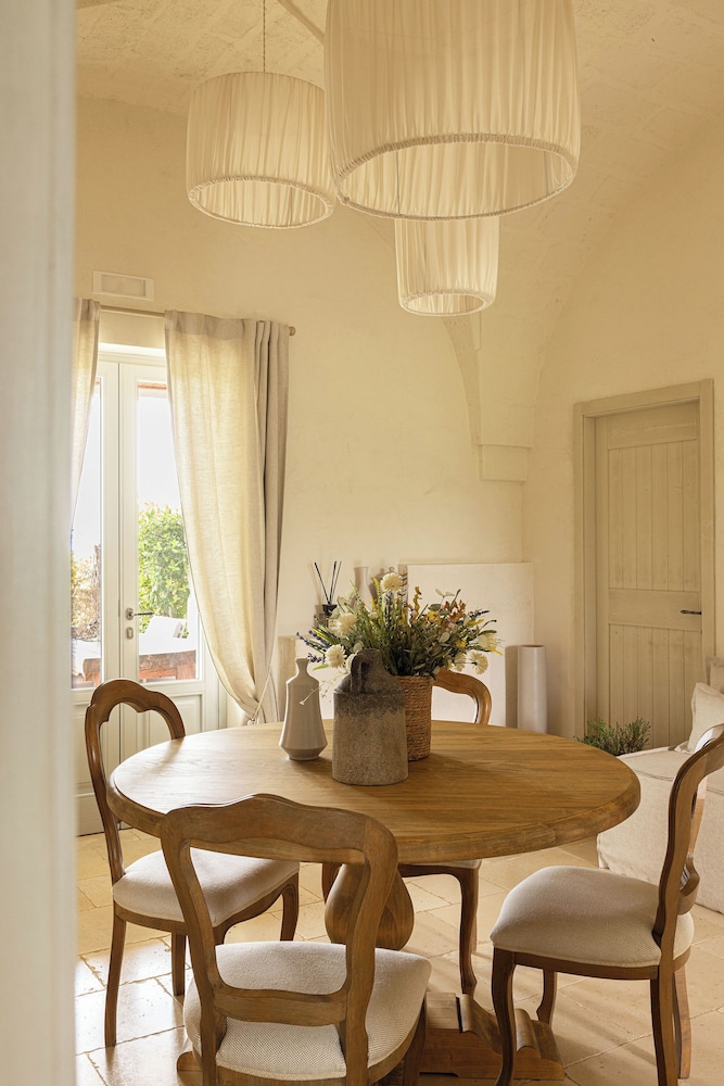 Deluxe House photo 1