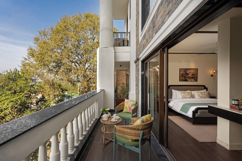 Suite, 1 King Bed, Balcony, City View