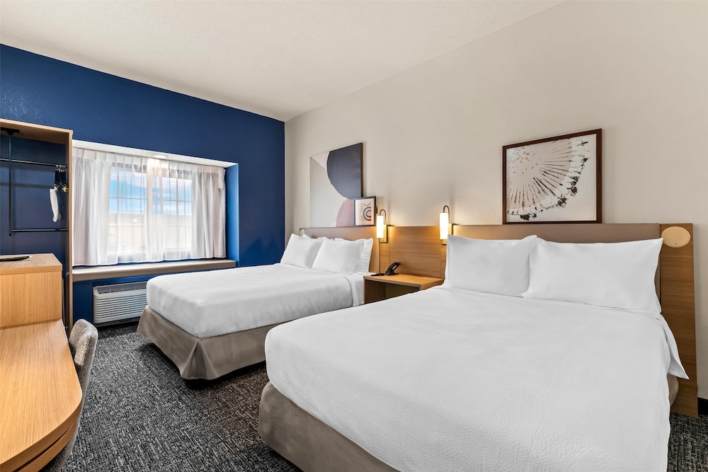 Room, 2 Queen Beds, Accessible (Mobility & Hearing, Roll-in Shower) photo 1