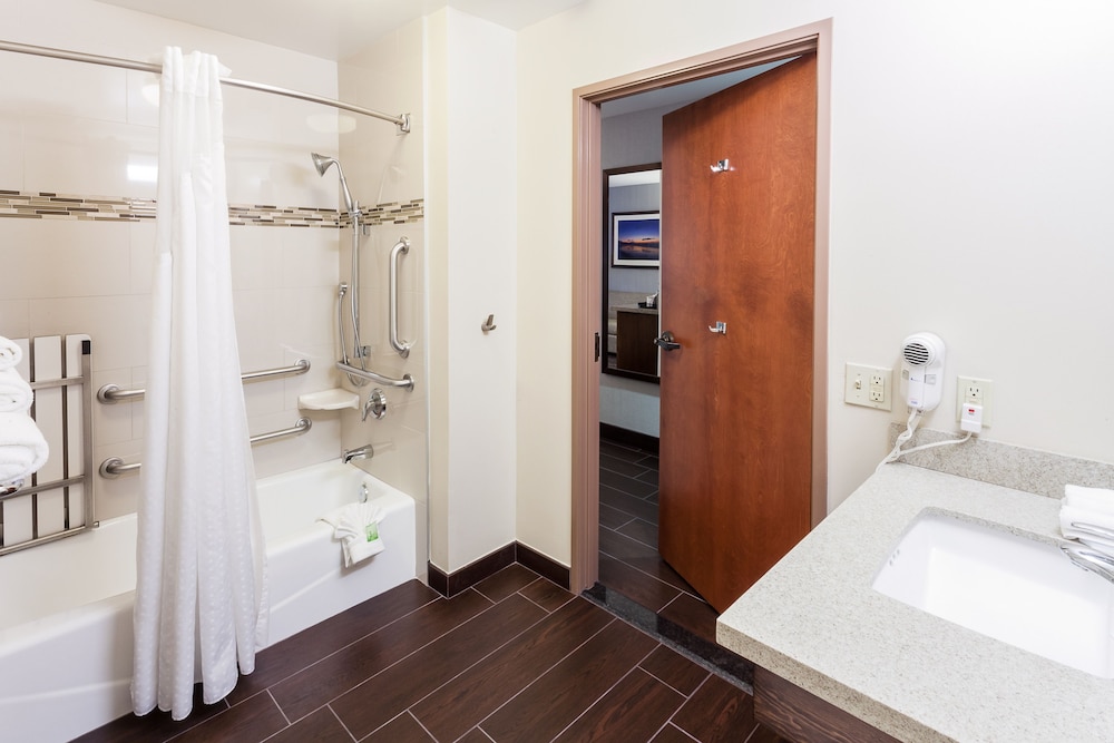 Standard Room, 2 Queen Beds, Accessible (Communications, Accessible Tub) - Photo 2