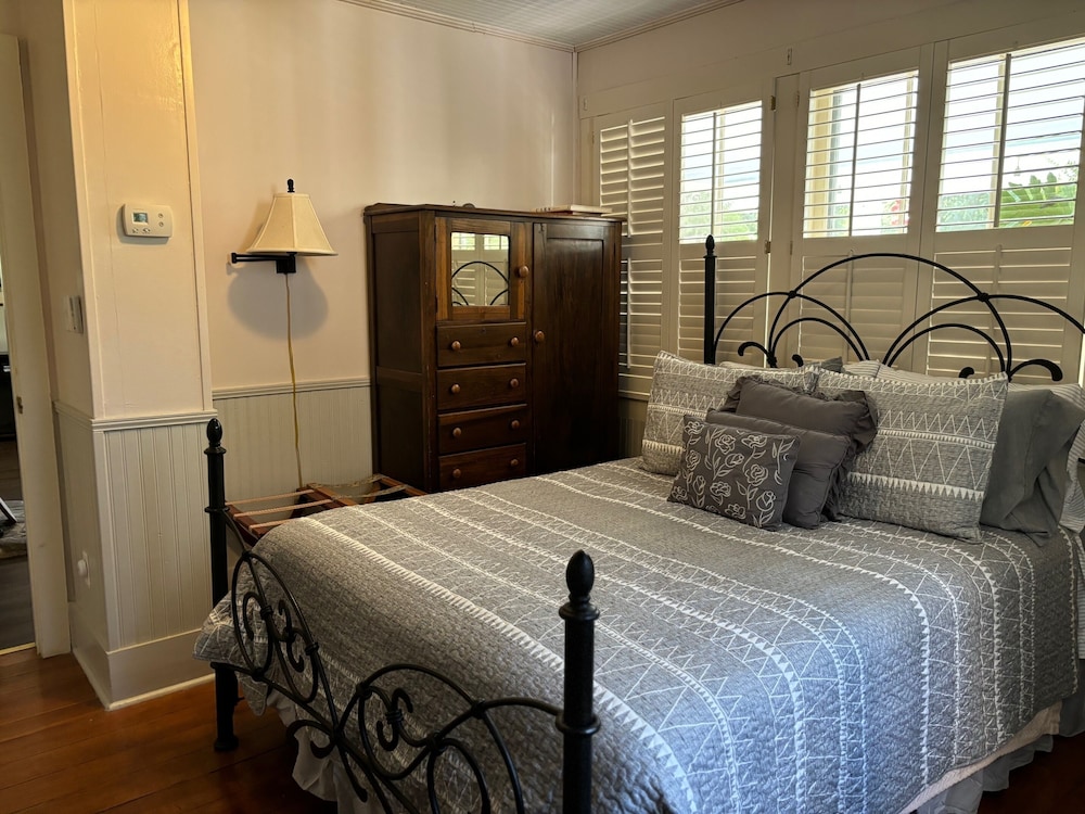 Standard Double Room, Private Bathroom (Back Roads & Overlooks)