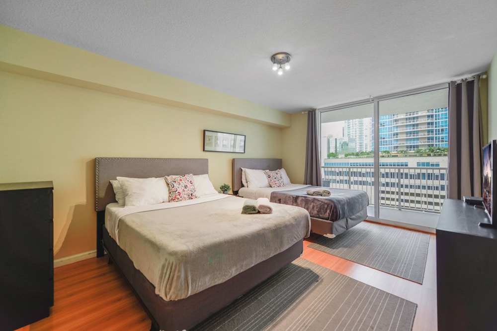 Luxury Condo, 1 Bedroom, City View photo 2