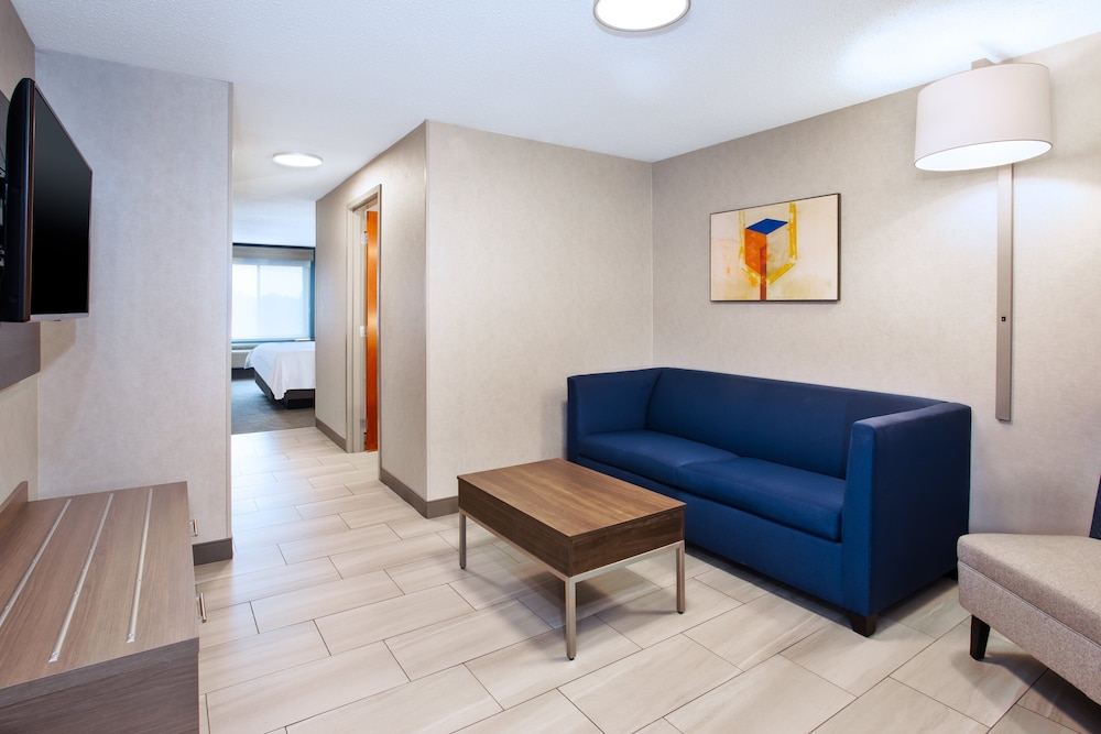 Suite, 1 Bedroom, Accessible (Communications) - Photo 4