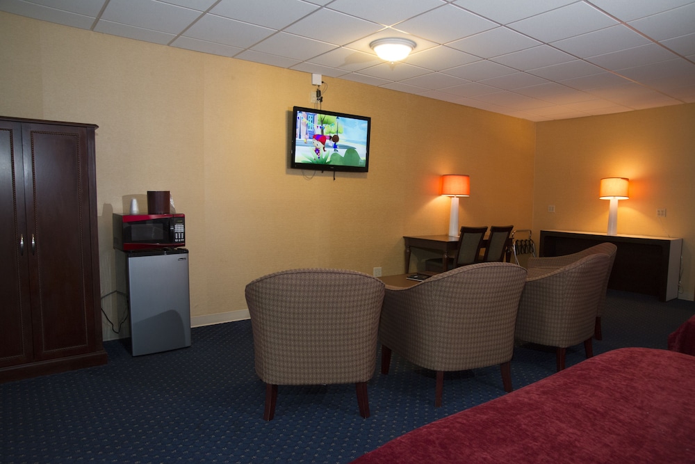3 Queen Bed Suite - Non Smoking - Photo 7