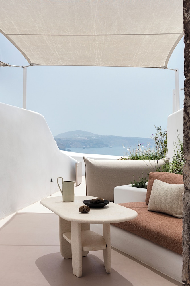 Classic Suite with Caldera View - Photo 1