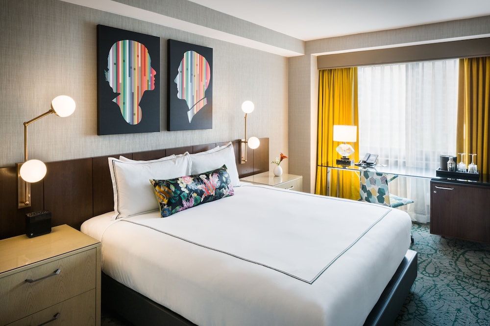 Room, 1 King Bed, Accessible Bathtub, City View