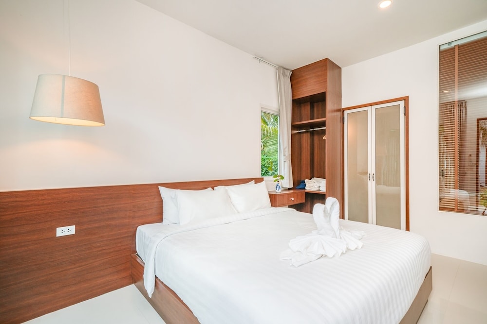 Deluxe Jacuzzi Villa - Photo 1
