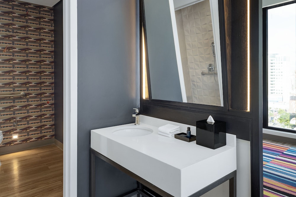 Urban, Room, 1 King Bed, City View - Photo 6