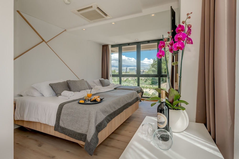 Superior Triple Room photo 2