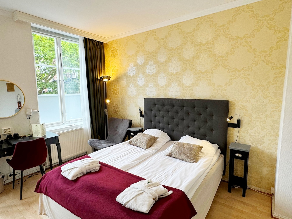 Standard Double Room, 1 Bedroom, Private Bathroom photo 3