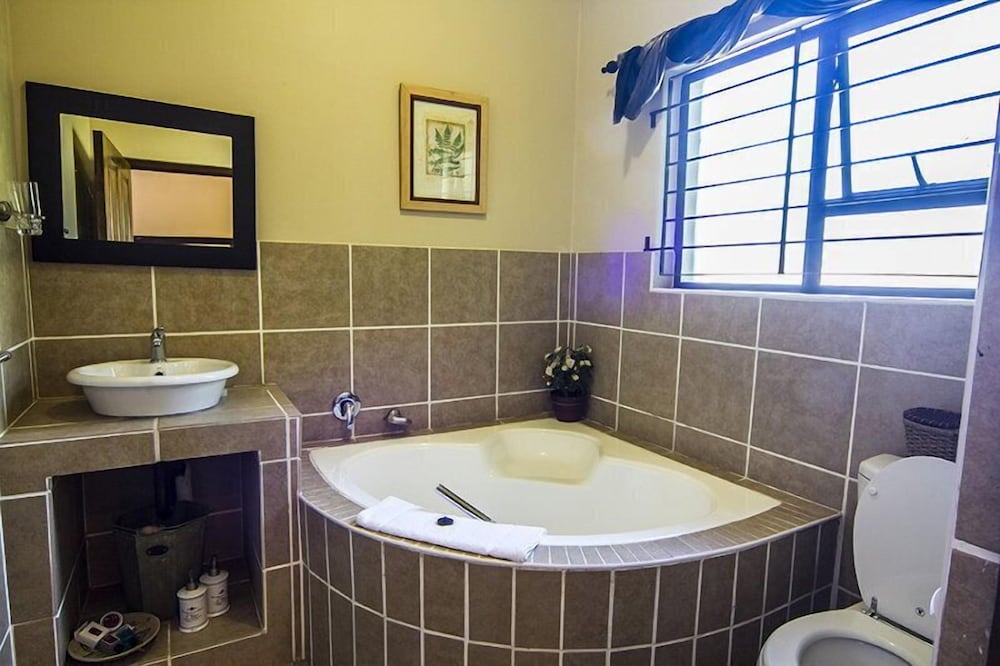 Deluxe Room - Photo 5