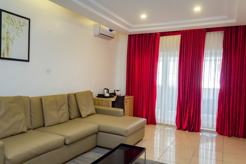 Suite - Photo 4