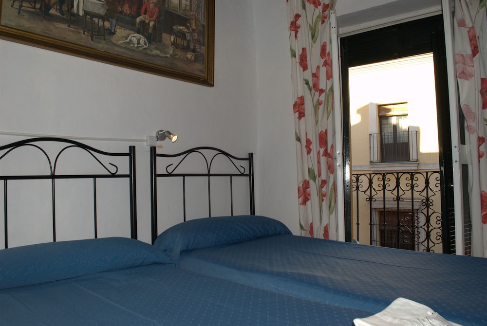 Classic Double or Twin Room, Private Bathroom