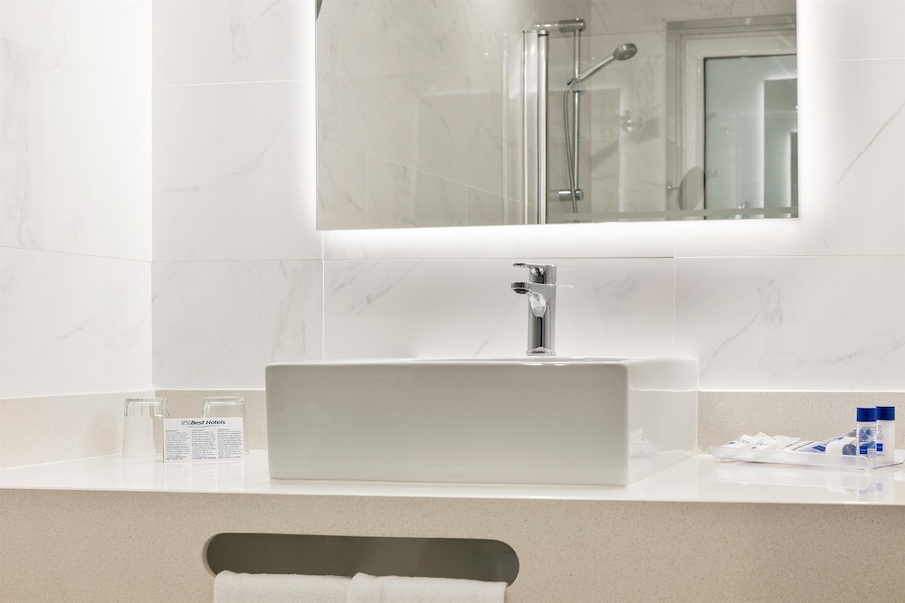 Standard Room (1 Adult) - Photo 9