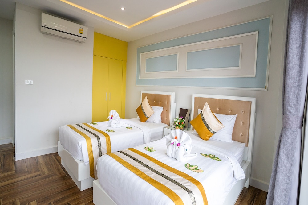 Superior Twin Room with Balcony - Photo 2