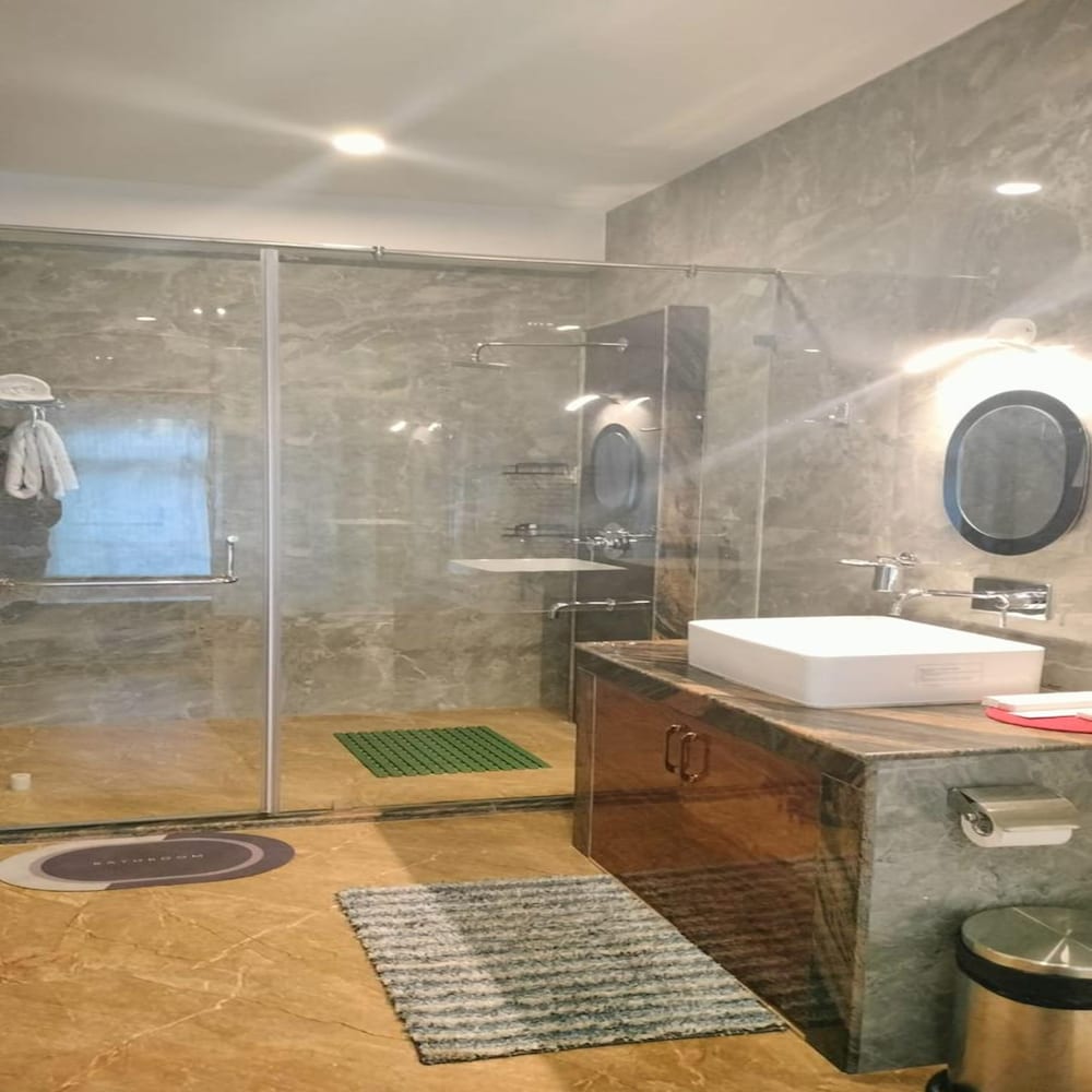 Deluxe Room with Mountain & Forest View - Photo 6