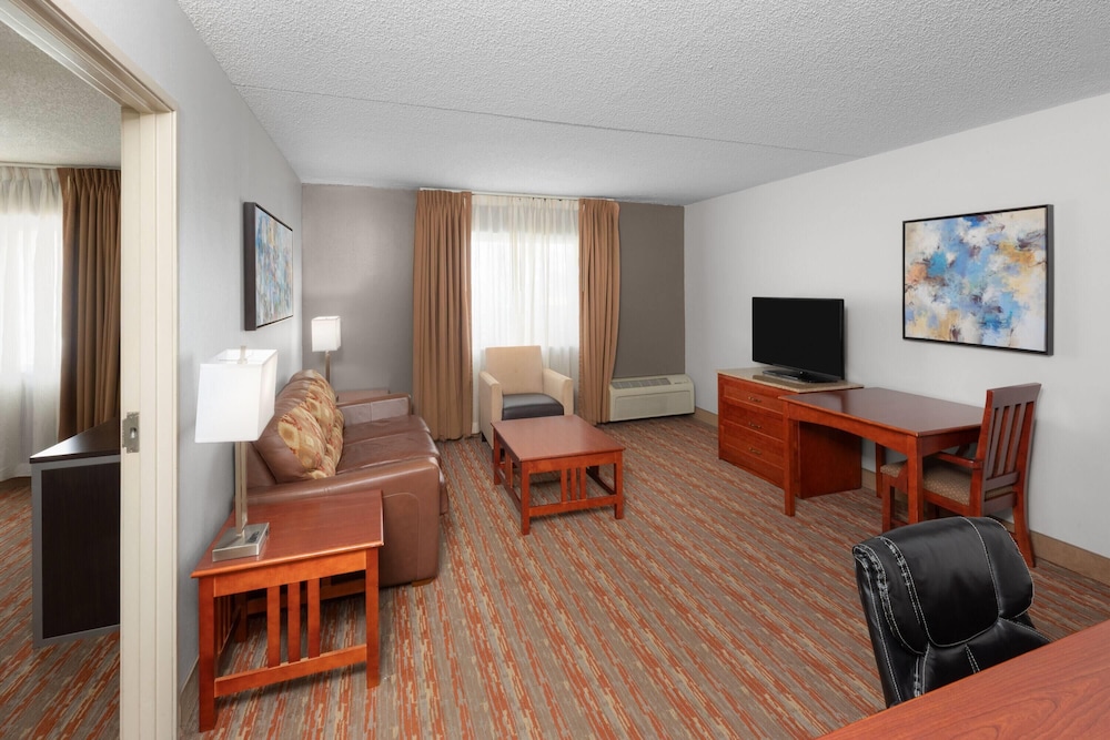 Suite, 1 King Bed, Non Smoking (First Floor) - Photo 1
