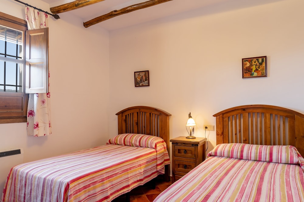 Classic Suite, 2 Bedrooms, Non Smoking, Courtyard Area photo 3