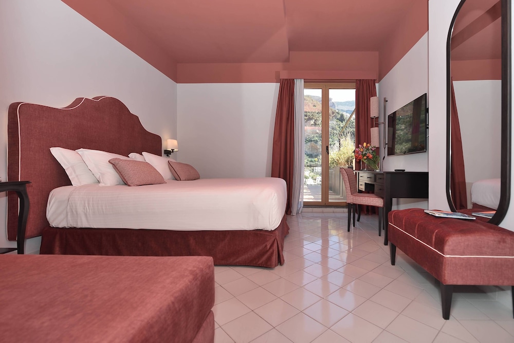 Deluxe Room, 1 Bedroom, Non Smoking, Sea View - Photo 10