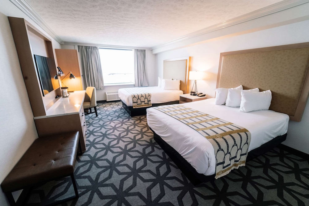 Deluxe Suite, 1 Bedroom, Non Smoking (West Tower, Waterview, 2 Queens) - Photo 2
