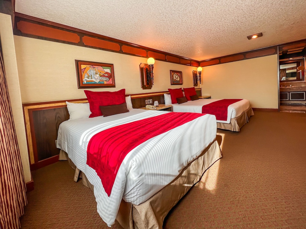 Premium Suite, 2 Double Beds (4 Occupants) photo 3