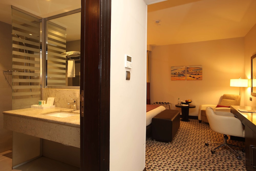 Standard Room, 1 King Bed - Photo 7