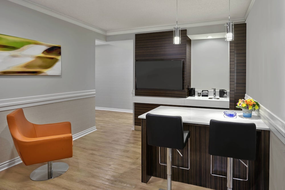 Executive Suite, 1 King Bed with Sofa bed - Photo 2