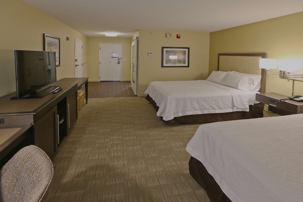 Room, 2 Queen Beds, Non Smoking, Refrigerator (Shower Only) - Photo 2